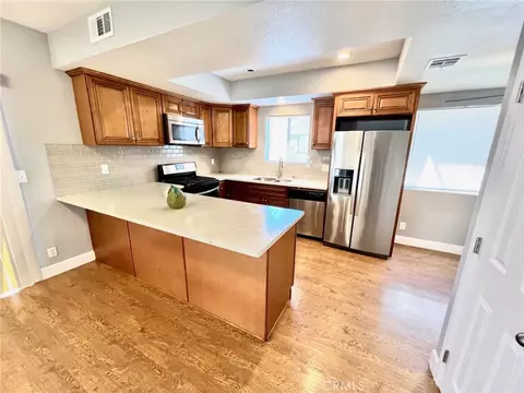 15125 Nordhoff St #19, North Hills, CA 91343