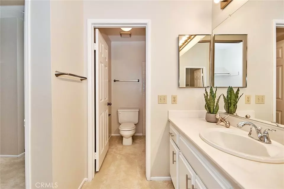 Bath - 11444 Stapleton Ct, Cerritos, CA 90703 photo 4 of 4