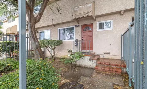 17041 Roscoe Blvd #4, Northridge, CA 91325
