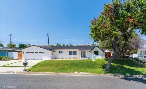1027 E Harmony Ln, Fullerton, CA 92831