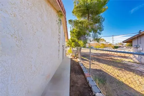Entry Way - 7371 Lyons, Hesperia, CA 92345 photo 1 of 1