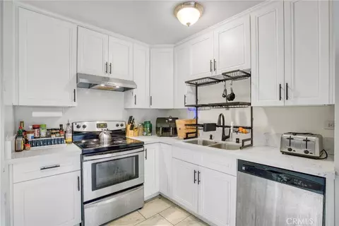 7300 Lennox Ave #J5, Van Nuys, CA 91405