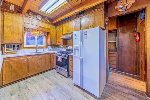 Kitchen - 5522 Acorn, Wrightwood, CA 92397 photo 4 of 4