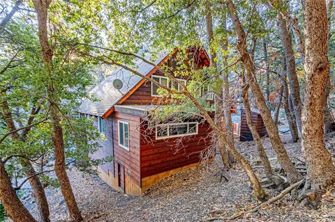 Exterior - 5522 Acorn, Wrightwood, CA 92397 photo 8 of 14
