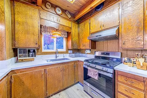 Kitchen - 5522 Acorn, Wrightwood, CA 92397 photo 3 of 4