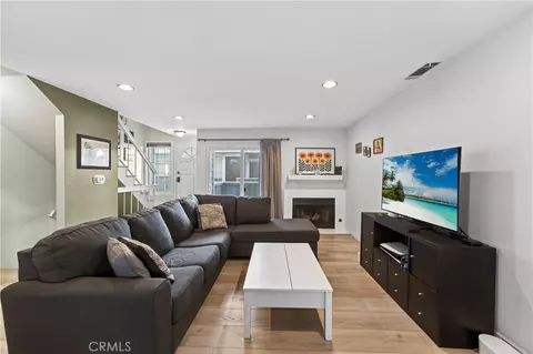 107 W W Spg #C, Long Beach, CA 90806
