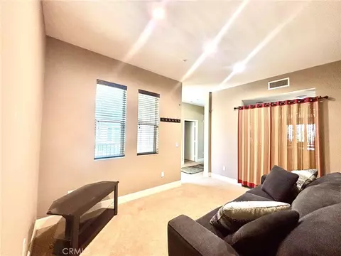 300 E 4th St #422, Long Beach, CA 90802