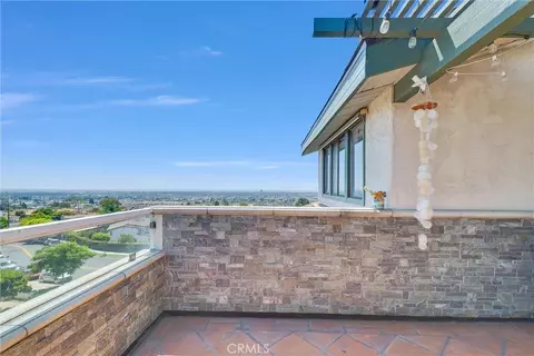 2215 Molino Ave #B, Signal Hill, CA 90755