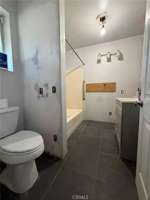 Bath - 18284 9th St, Bloomington, CA 92316 photo 5 of 5