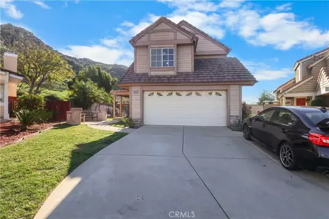 16117 Trailwinds Dr, Fontana, CA 92337