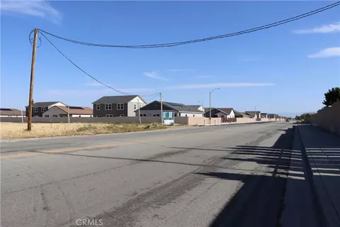 800 52nd St W, Rosamond, CA 93560