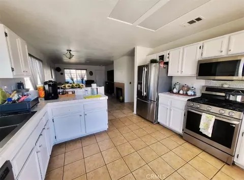 Kitchen - 15249 Braxton, Adelanto, CA 92301 photo 1 of 1