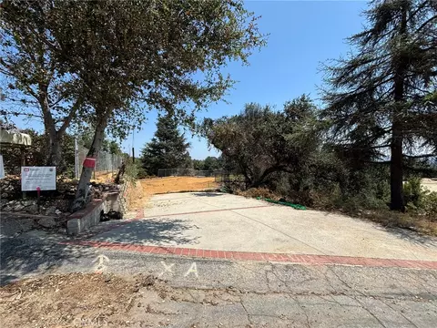 3696 Chaney, Altadena, CA 91001 photo 2