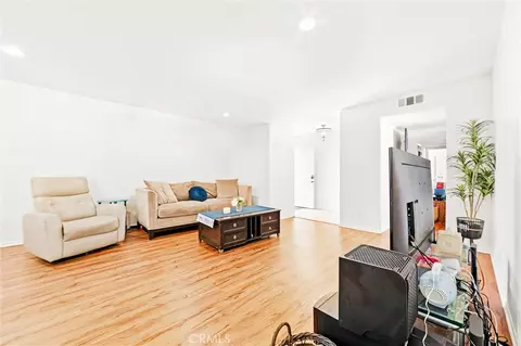 3939 N Virginia #312, Long Beach, CA 90807