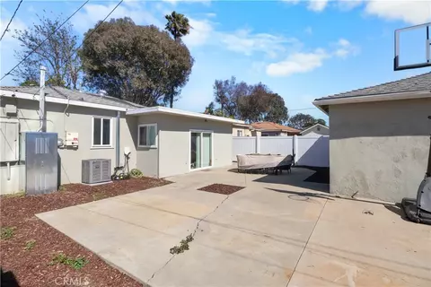 Exterior - 200 E Barclay St, Long Beach, CA 90805 photo 2 of 8