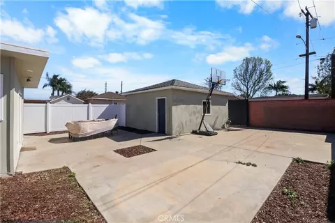 Exterior - 200 E Barclay St, Long Beach, CA 90805 photo 5 of 8