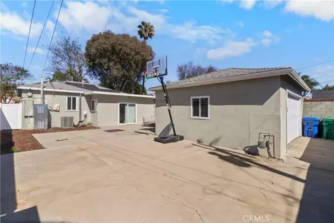 Exterior - 200 E Barclay St, Long Beach, CA 90805 photo 1 of 8