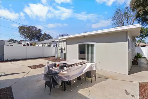 Exterior - 200 E Barclay St, Long Beach, CA 90805 photo 6 of 8