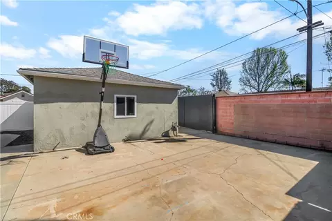 Exterior - 200 E Barclay St, Long Beach, CA 90805 photo 4 of 8