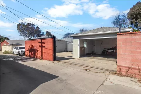 Exterior - 200 E Barclay St, Long Beach, CA 90805 photo 3 of 8