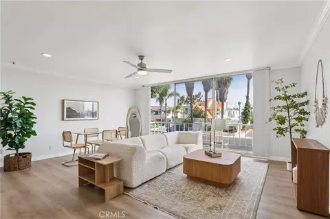 383 Bay Shore Ave #207, Long Beach, CA 90803
