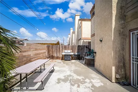 Exterior - 14134 Orizaba, Paramount, CA 90723 photo 3 of 6