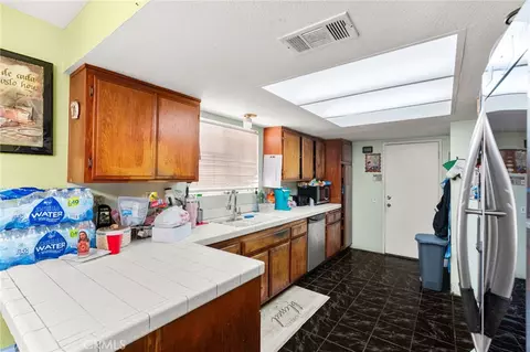Kitchen - 14134 Orizaba, Paramount, CA 90723 photo 1 of 1