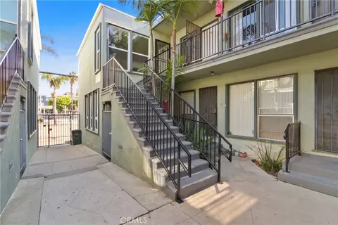 Exterior - 436 Cedar Ave #15, Long Beach, CA 90802 photo 2 of 4