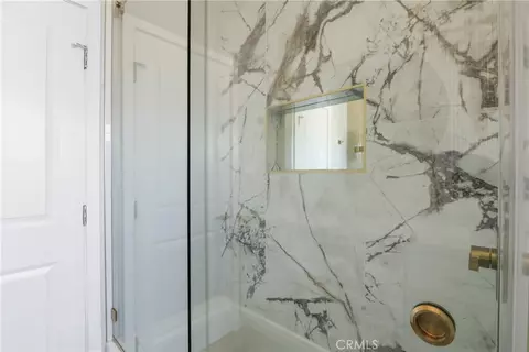 Bath - 436 Cedar Ave #15, Long Beach, CA 90802 photo 1 of 2