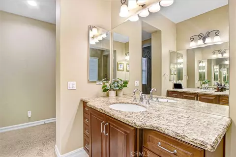 Bath - 498 Green Orch, Riverside, CA 92506 photo 2 of 9