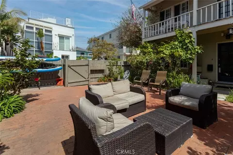 Exterior - 5901 E Ocean Blvd, Long Beach, CA 90803 photo 13 of 15