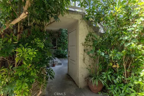 Exterior - 5901 E Ocean Blvd, Long Beach, CA 90803 photo 8 of 15