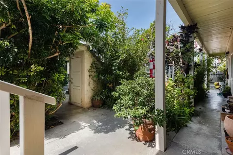 Exterior - 5901 E Ocean Blvd, Long Beach, CA 90803 photo 7 of 15