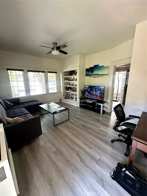 Living - 5901 E Ocean Blvd, Long Beach, CA 90803 photo 2 of 2
