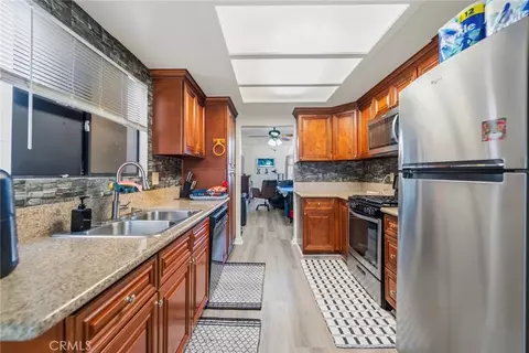 Entry Way - 34 E Louise, Long Beach, CA 90805 photo 1 of 2