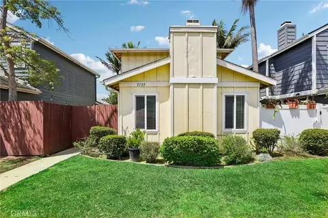 3739 Countryside Ln, Long Beach, CA 90806