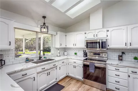 Kitchen - 41830 N Fork Dr, Three Rivers, CA 93271 photo 2 of 3