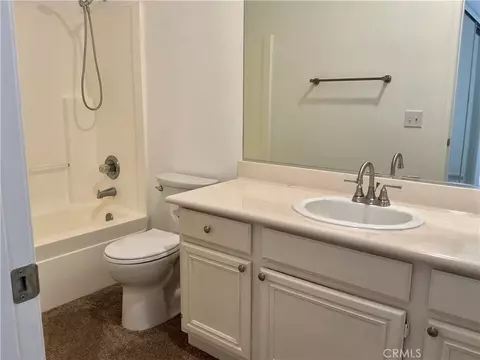 Bath - 3928 Rushmore Ct, Hemet, CA 92545 photo 4 of 4