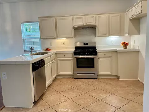 Kitchen - 3928 Rushmore Ct, Hemet, CA 92545 photo 3 of 3