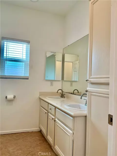 Bath - 3928 Rushmore Ct, Hemet, CA 92545 photo 2 of 4