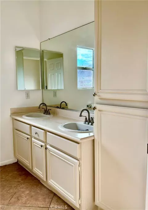 Bath - 3928 Rushmore Ct, Hemet, CA 92545 photo 1 of 4