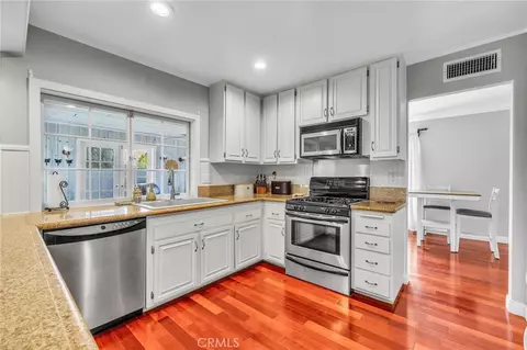 23041 La Granja, Valencia, CA 91354
