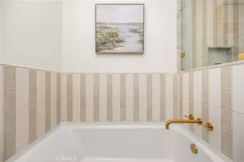 Bath - 5840 E Oakbrook, Long Beach, CA 90815 photo 10 of 13