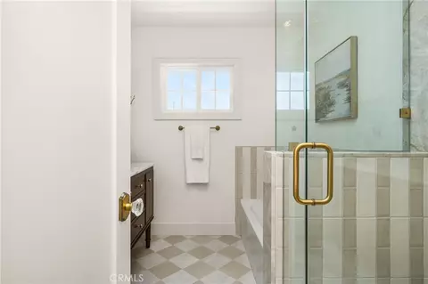 Bath - 5840 E Oakbrook, Long Beach, CA 90815 photo 9 of 13