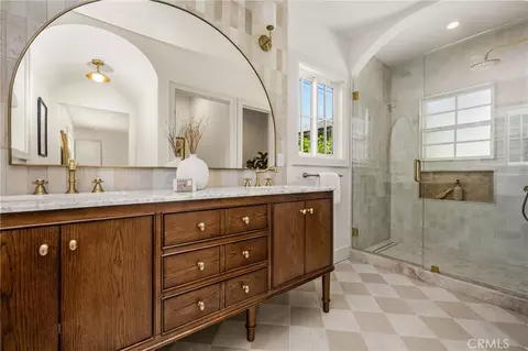 Bath - 5840 E Oakbrook, Long Beach, CA 90815 photo 2 of 13