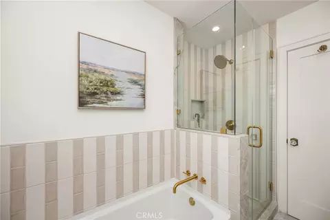 Bath - 5840 E Oakbrook, Long Beach, CA 90815 photo 11 of 13