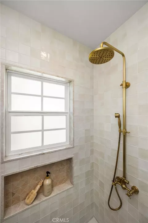 Bath - 5840 E Oakbrook, Long Beach, CA 90815 photo 5 of 13