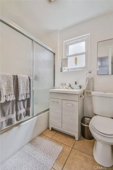 Bath - 1404 E Michelson, Long Beach, CA 90805 photo 2 of 2