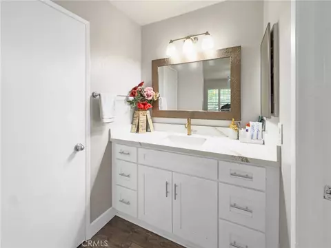 Bath - 10262 Mandalay Ct, Riverside, CA 92503 photo 1 of 3