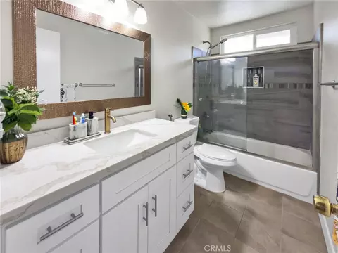 Bath - 10262 Mandalay Ct, Riverside, CA 92503 photo 3 of 3